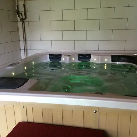 Oreghegy Wellness Panzio Es Turistaszallo * Sümeg
