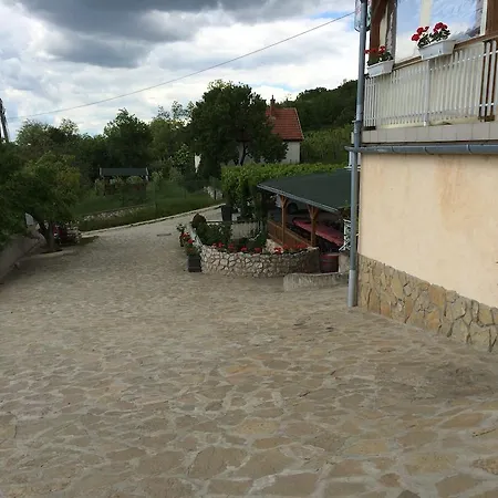 Oreghegy Wellness Panzio Es Turistaszallo *